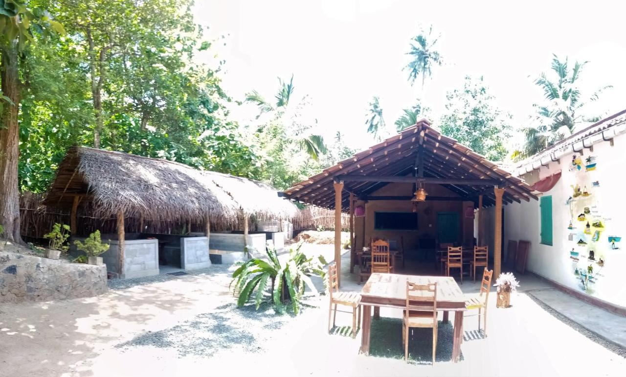 Hostel Lazy Monkey Sri Lanka Dikwella Exterior foto